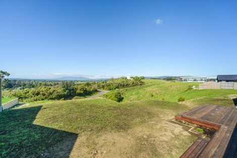 Photo of property in 48 Vaucluse Heights, Fitzherbert, Palmerston North, 4410