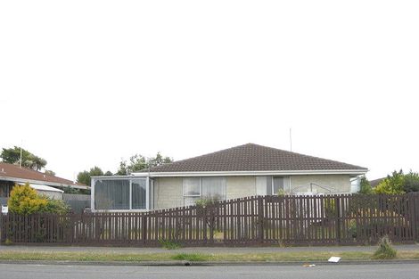 Photo of property in 1/80 Queenspark Drive, Parklands, Christchurch, 8083