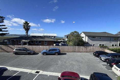 Photo of property in 27f Dawnhaven Drive, Te Atatu Peninsula, Auckland, 0610