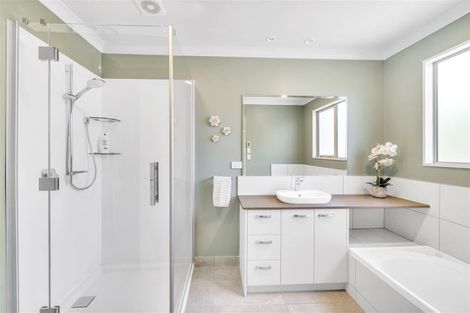 Photo of property in 8 Dunvegan Place, Harewood, Christchurch, 8051