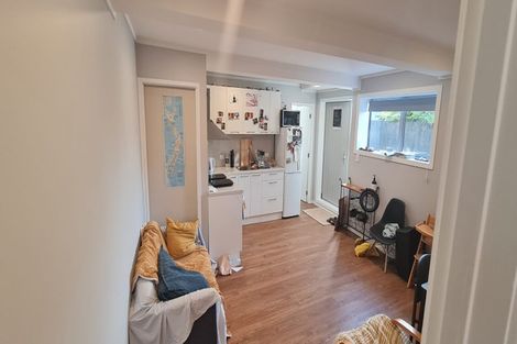 Photo of property in 1/4 James Scott Place, Te Atatu South, Auckland, 0602