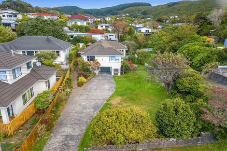 Photo of property in 25 Larsen Crescent, Tawa, Wellington, 5028