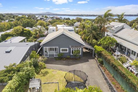 Photo of property in 147 Queen Street, Northcote Point, Auckland, 0627