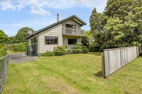 Photo of property in 76 Field Way, Waikanae Beach, Waikanae, 5036