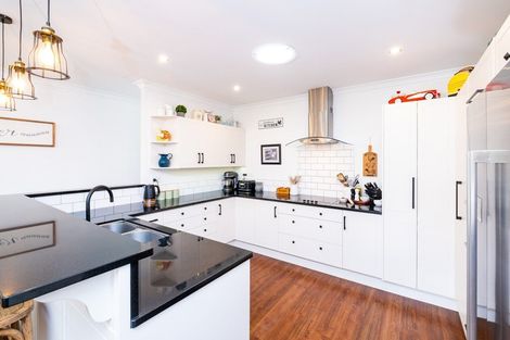 Photo of property in 21 Napier Street, Jervoistown, Napier, 4112