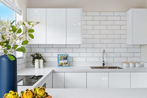 Photo of property in 2/7 Seine Road, Forrest Hill, Auckland, 0620