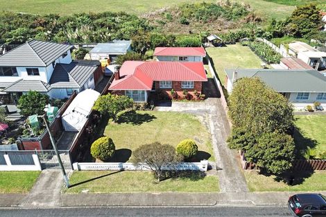 Photo of property in 33 Blake Road, Mangere East, Auckland, 2024