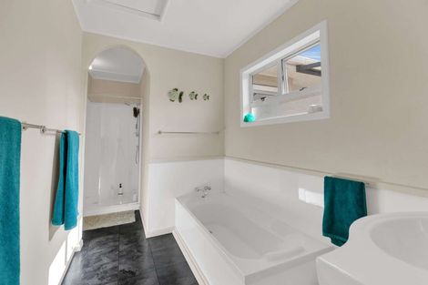 Photo of property in 286 Kawiu Road, Levin, 5510