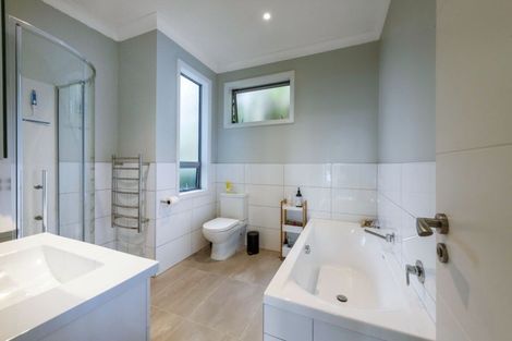 Photo of property in 118a Nicholson Road, Khandallah, Wellington, 6035