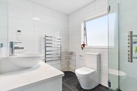 Photo of property in 140r Hepburn Road, Glendene, Auckland, 0602