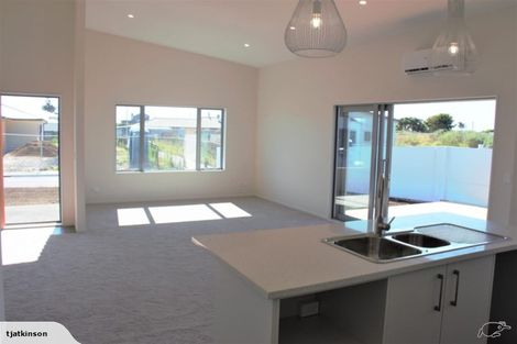 Photo of property in 4 Seagrass Place, Otaki Beach, Otaki, 5512