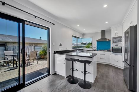 Photo of property in 44 Belt Road, Moturoa, New Plymouth, 4310