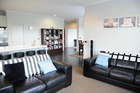 Photo of property in 11 Fountain Avenue, Karaka, Papakura, 2113