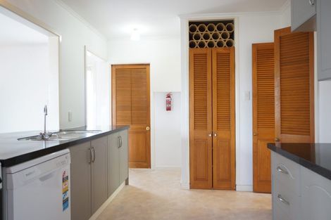 Photo of property in 494 Blockhouse Bay Road, Blockhouse Bay, Auckland, 0600