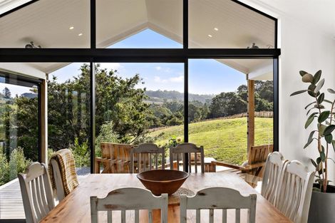 Photo of property in 1056 Peak Road, Helensville, 0875