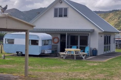 Photo of property in 25 Westside Road, Port Waikato, Tuakau, 2695