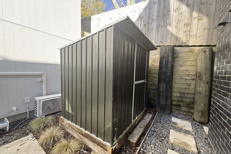 Photo of property in 25 Tokai Place, Glen Eden, 0602