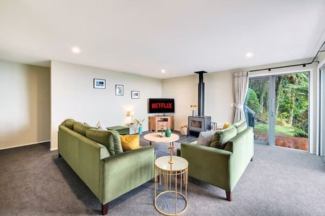 Photo of property in 23 Quinns Road, Waiatarua, Auckland, 0612
