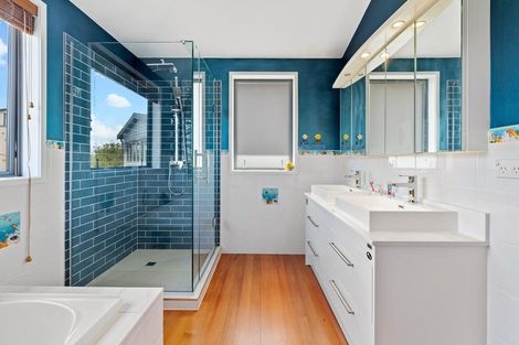 Photo of property in 20 Centennial Place, Campbells Bay, Auckland, 0630