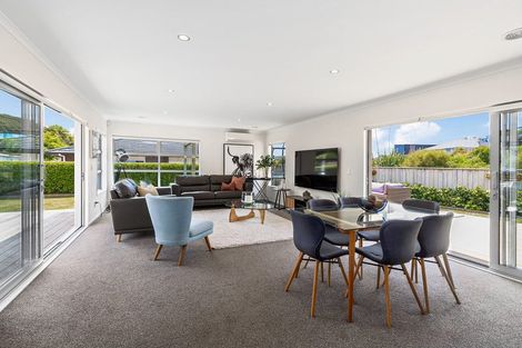 Photo of property in 12 Banks Boulevard, Whitby, Porirua, 5024