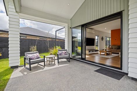 Photo of property in 23 Vogwill Road, Kumeu, 0810