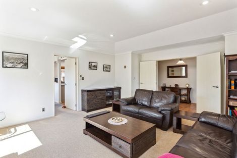 Photo of property in 27 Quadrant Heights, Paraparaumu, 5032