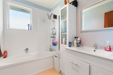 Photo of property in 25 Japonica Drive, Beach Haven, Auckland, 0626