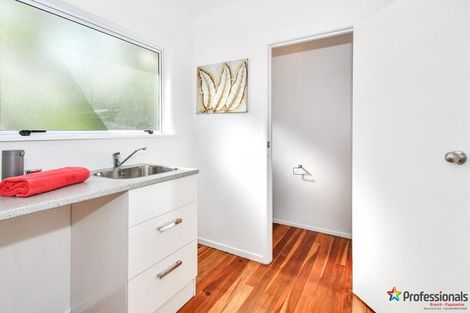 Photo of property in 6 Blanes Road, Weymouth, Auckland, 2103