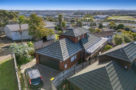 Photo of property in 1/21 Jumento Place, Unsworth Heights, Auckland, 0632