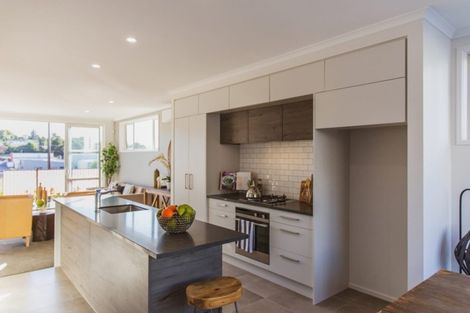 Photo of property in 77 Karepiro Drive, Stanmore Bay, Whangaparaoa, 0932