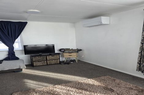 Photo of property in 6a Matahourua Crescent, Cannons Creek, Porirua, 5024