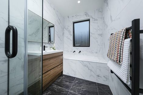 Photo of property in 1 Mcindoe Road, Kumeu, 0810