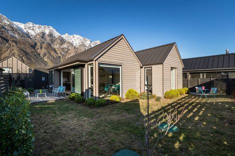 Photo of property in 8 Fife Court, Jacks Point, Queenstown, 9371