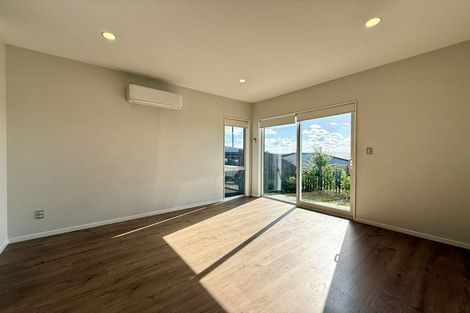 Photo of property in 35 Red Hills Road, Massey, Auckland, 0614