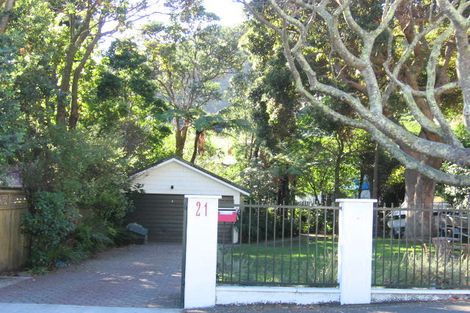 Photo of property in 21 Nikau Street, Eastbourne, Lower Hutt, 5013