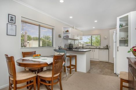 Photo of property in 2 Highgrove Drive, Grandview Heights, Hamilton, 3200