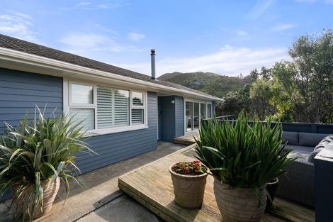 Photo of property in 16 Doris Gordon Crescent, Crofton Downs, Wellington, 6035