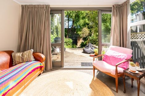 Photo of property in 19 Moir Street, Mount Victoria, Wellington, 6011