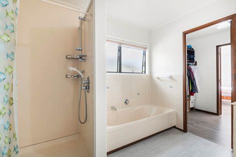 Photo of property in 17 Palliser Lane, Browns Bay, Auckland, 0630