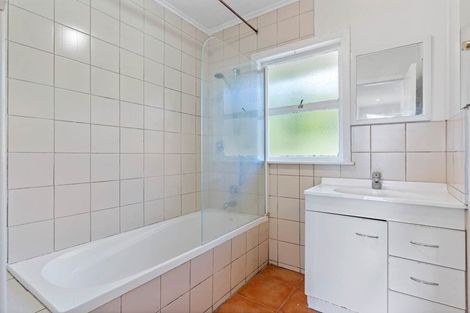 Photo of property in 48 Bruce Road, Glenfield, Auckland, 0629