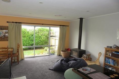 Photo of property in 27b Chetwode Grove, Newlands, Wellington, 6037