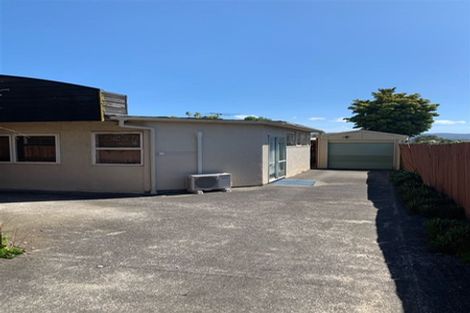 Photo of property in 240e Great North Road, Henderson, Auckland, 0612