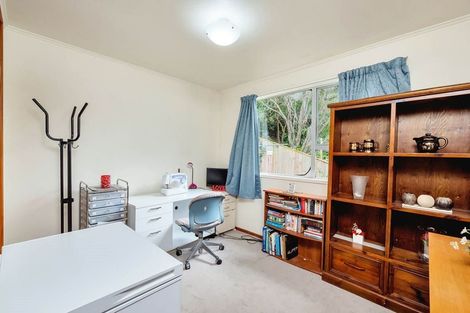 Photo of property in 16 Sequoia Place, Sunnynook, Auckland, 0620