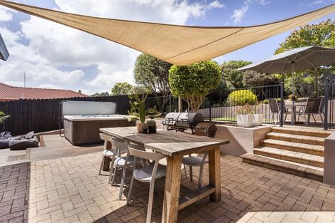 Photo of property in 70 Golfland Drive, Golflands, Auckland, 2013