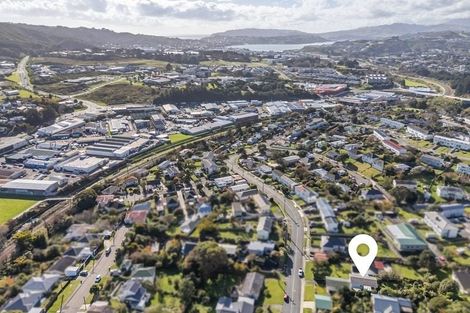 Photo of property in 2/24 Bell Street, Tawa, Wellington, 5028