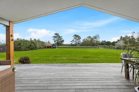 Photo of property in 124 Boord Crescent, Kumeu, 0891