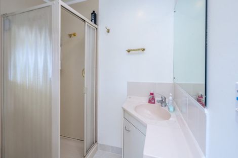 Photo of property in 8 Runanga Grove, Waikanae, 5036