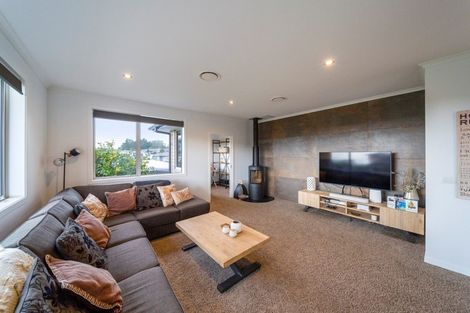 Photo of property in 21 Heta Road, Highlands Park, New Plymouth, 4312