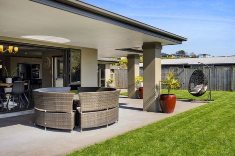 Photo of property in 5 Te Arakete Place, Hurworth, New Plymouth, 4310