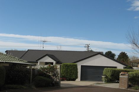 Photo of property in 16 Pampas Grove, Welcome Bay, Tauranga, 3112